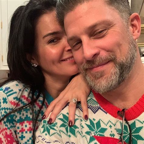 is angie harmon married